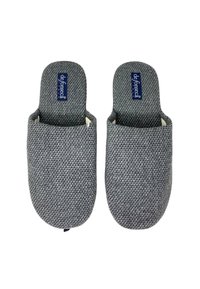 Pantofole in tessuto grigio con motivo intrecciato; design senza tallone con soletta imbottita e una targhetta del marchio blu navy sulla parte superiore.