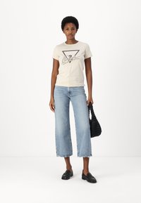 Guess SS CN ICON  - T-shirts med print - pearl oyster