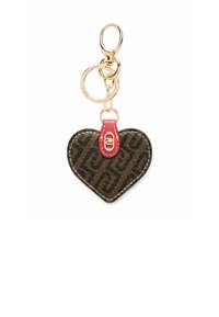 Portachiavi a forma di cuore realizzato in pelle marrone con un motivo geometrico nero, caratterizzato da un accento rosso nella parte superiore e hardware dorato.