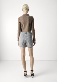 Vero Moda VMTESS CUT OFF - Džinsiniai šortai - medium grey denim