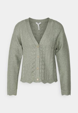 Button-up vest in lichtgroen. Beschikt over een textuur met kabelbreipatroon, een geschulpte zoom en lange mouwen. Gemaakt van zacht, rekbaar materiaal.