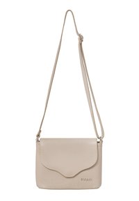 Borsa a tracolla in pelle beige con superficie texturizzata, chiusura a pattina curvata e tracolla regolabile. Logo in rilievo sul davanti in basso.