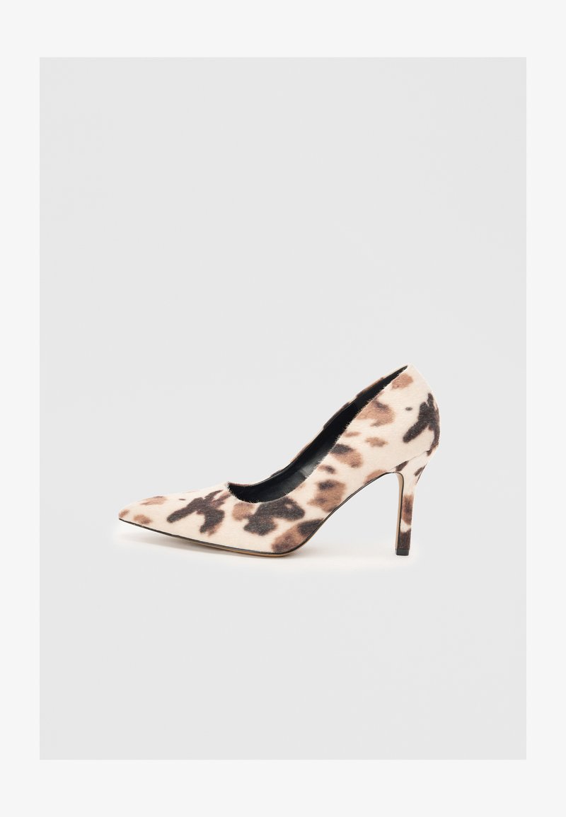 Leopard print high-heeled shoe with a pointed toe and a sleek silhouette, featuring a soft, textured upper and a thin stiletto heel.