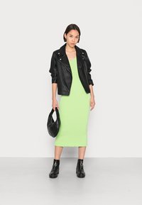 Monki Vestido de malha - green