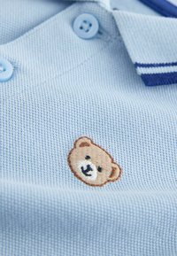 Neselectat, blue bear