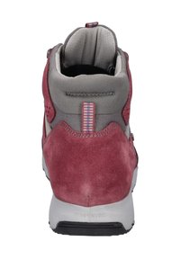 Kavové a šedé nubukové kotníkové boty s texturovaným povrchem, mají pruhovaný nášlap a bílou gumovou podešev pro lepší přilnavost.