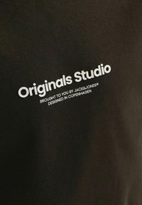 Jack & Jones Junior JORVESTERBRO SS CREW NECK NOOS - Triko s potiskem - chocolate torte