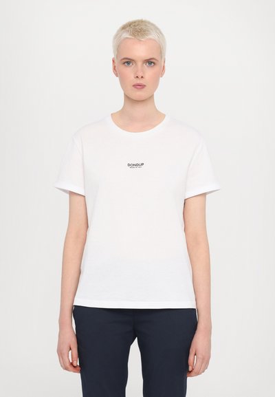 T-shirt bianco in cotone con colletto a girocollo e maniche corte arrotolate. Logo "DONDUP" nero stampato sul petto. Tessuto morbido, vestibilità casual.