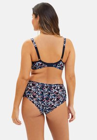 Bikini à imprimé floral bleu marine avec bretelles réglables, présentant une fermeture dos à crochet et œillet et un bas taille haute pour une couverture complète.