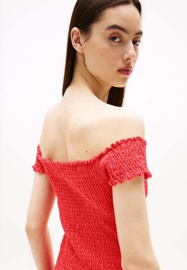 SMOCK BODYCON DRESS - Jersey dress - bright vermillion4