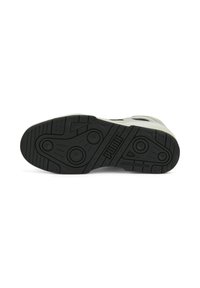 Semelle de chaussure en caoutchouc noir avec des motifs texturés et des accents circulaires. Présente un logo et des rainures pour l'adhérence. Bout arrondi et design plat.