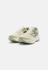New Balance FRESH FOAM X 1080 V14 - Silniční běžecké boty - beige