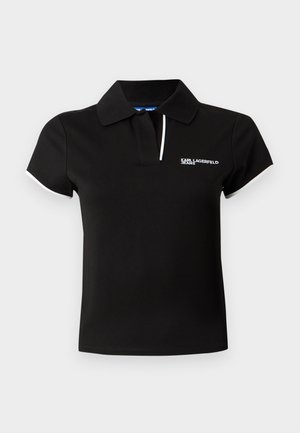 Schwarzes Poloshirt mit klassischem Kragen. Hat kurze Ärmel und eine schmale Passform. Weiße Akzente entlang des Kragens und der Ärmel. Logo auf der Brust.