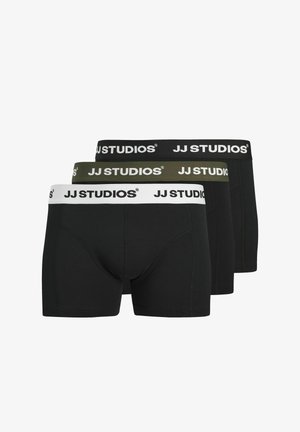 Drie paar boxer briefs van JJ Studios. Zwart, olijfgroen en donkergrijs met elastische bandjes waarop "JJ STUDIOS" in witte letters staat.