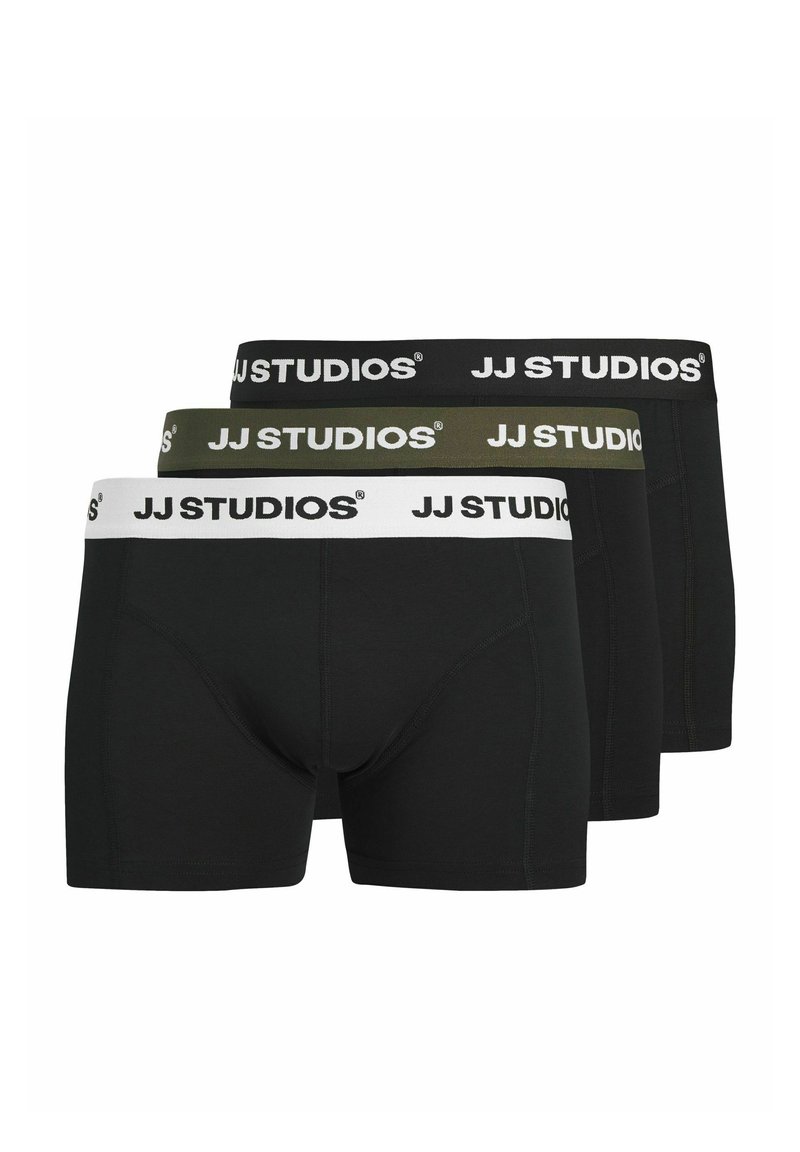 Trois paires de boxers JJ Studios. Noir, vert olive et gris foncé avec des ceintures élastiques portant l'inscription "JJ STUDIOS" en blanc.