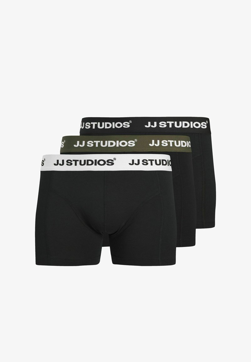 Trois paires de boxers JJ Studios. Noir, vert olive et gris foncé avec des ceintures élastiques portant l'inscription "JJ STUDIOS" en blanc.