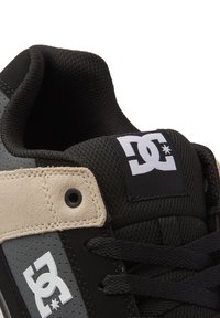 DC Shoes PURE - Tenisky - xksc black grey brown