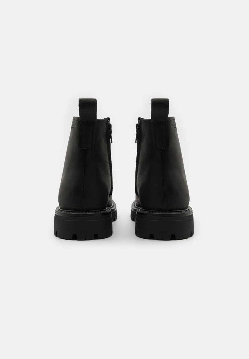 Schwarze Leder-Stiefeletten mit glatter Oberfläche, ausgestattet mit einer gepolsterten Sohle, seitlichen Reißverschlüssen und einer Schlaufe an der Ferse für einfaches Anziehen.