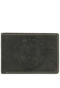 Cartera de cuero verde con logotipo grabado. Presenta costuras negras y un patrón circular con texto. Forma rectangular compacta.