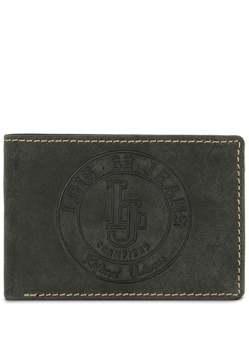 Cartera de cuero verde con logotipo grabado. Presenta costuras negras y un patrón circular con texto. Forma rectangular compacta.