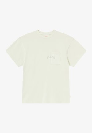 T-shirt en coton vert clair à manches courtes, col rond, avec une petite poche et du texte "BLKVIS" dans une teinte légèrement plus foncée.