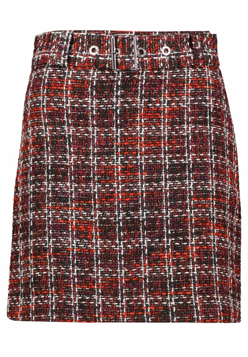 Minifalda de tweed en patrón a cuadros rojo, negro y blanco. Presenta una cintura ajustada con una hebilla plateada y pasadores para cinturón.