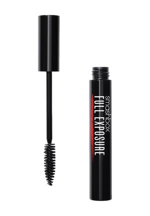 Tube de mascara noir avec une finition mate, étiqueté "FULL EXPOSURE." Comprend une brosse épaisse à poils pour l'application.