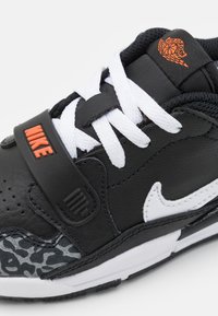 Jordan JORDAN LEGACY 312 UNISEX - Scarpe da basket - black/white/wolf grey/safety orange