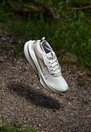 ZOOMX ZEGAMA 2 - Scarpe da trail running - vast grey/sanddrift/summit white/black