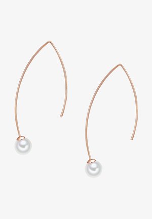 Rosen-guld øreringe med et buet design; hver har en hvid perle i enden. Glat tekstur med minimalistisk æstetik.