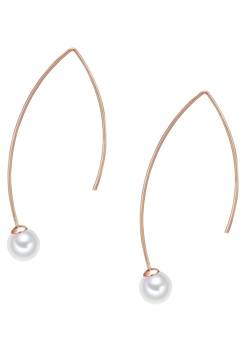 Rosen-guld øreringe med et buet design; hver har en hvid perle i enden. Glat tekstur med minimalistisk æstetik.