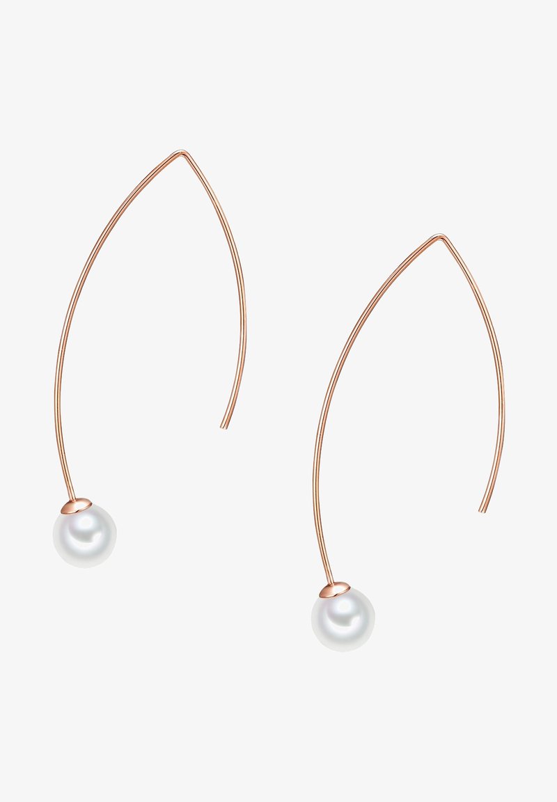 Rosen-guld øreringe med et buet design; hver har en hvid perle i enden. Glat tekstur med minimalistisk æstetik.