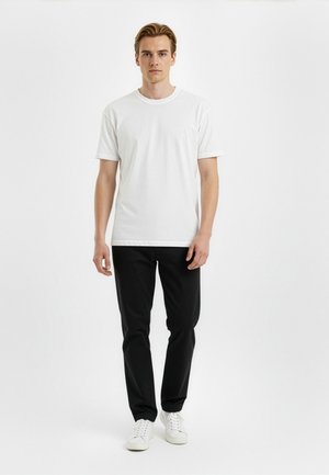 Chino-püksid - black