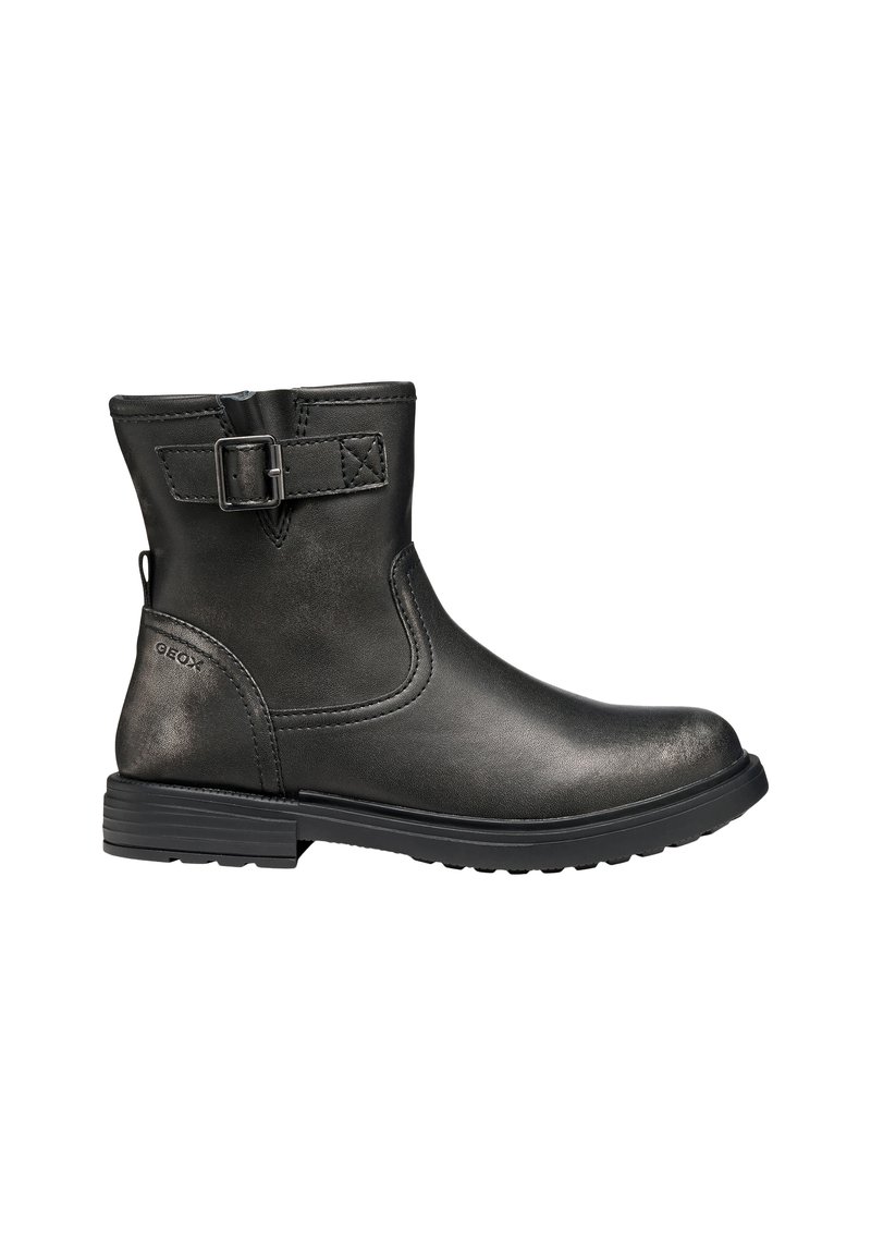 Bottines noires en cuir avec une finition mate, détail de boucle sur le côté et semelle texturée pour une meilleure adhérence. Design à bout arrondi et talon bloc bas.