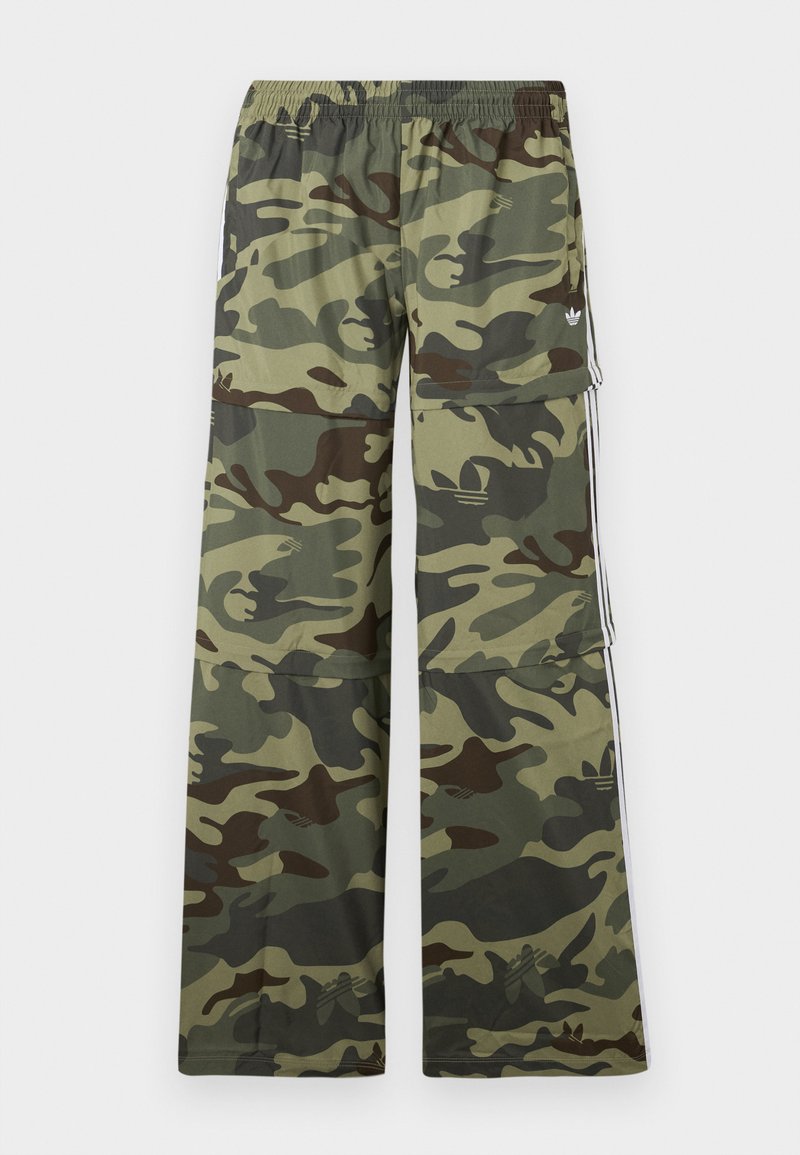 Cargohosen im Tarnmuster in Grüntönen und Brauntönen, mit weitem Bein, elastischem Taillenbund und seitlichen Taschen mit Streifen.