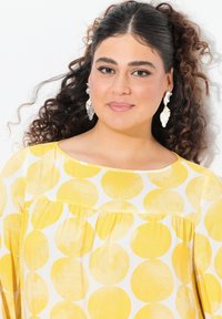 Ulla Popken DOT PRINT FLOUNCE PANEL - Jurk - snow white