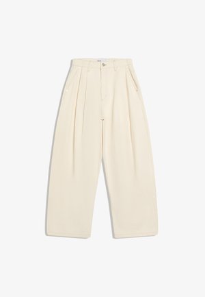 Laza szabású krémszínű magas derekú nadrág elülső redőkkel, oldalzsebekkel, derékpántokkal és fém gombos záródással.