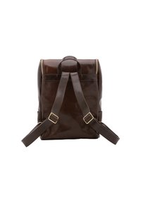 Zaino in pelle marrone con design strutturato, manico superiore, spallacci regolabili e chiusura superiore con zip. Texture liscia con hardware minimale.