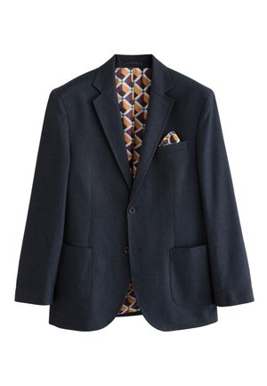 Mørk navy blazer med to forlommer, to knapper, hakkede revers og et mønstret indre for med en matchende lommetørklæde.