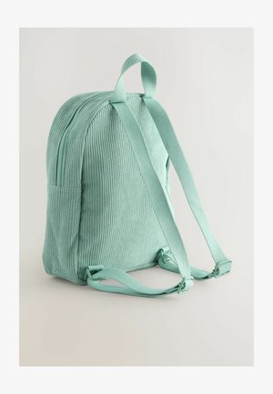 Mäta zelený kordový batoh s textúrovaným povrchom, so zipsovým uzáverom, nastaviteľnými popruhmi a bočnou kapsou na drobnosti.
