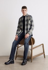 BOSS RICKERT - Srajca - open grey