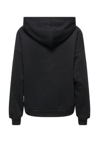 Sudadera con capucha negra de textura suave, hombros caídos y puños y dobladillo acanalados. Diseño limpio sin logotipos ni patrones visibles.