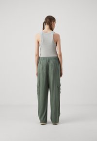 GAP PULL ON - Hlačami s stranskimi žepi - laurel wreath