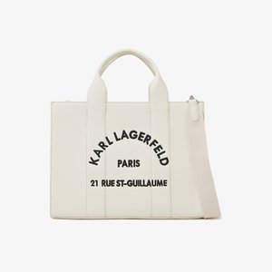 Biała prostokątna torba typu tote z dwoma uchwytami, odpinanym paskiem na ramię oraz czarnym napisem "KARL LAGERFELD PARIS 21 RUE ST-GUILLAUME" na froncie.