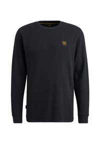 Dunkelblauer langärmeliger Rippstrickpullover mit Rundhalsausschnitt, ausgestattet mit einem kleinen gelben Logo-Patch auf der Brust und aufgekrempelten Ärmeln.