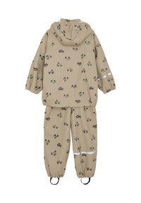 Doudoune de pluie beige avec un motif de véhicules répété en vert et noir, dotée de poignets élastiques, d'une capuche réglable et d'accents réfléchissants.