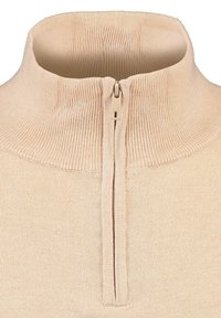 Beige Halb-Zip-Pullover mit gerippter Textur und hohem Kragen, versehen mit einem passenden Reißverschluss vorne, aus weichem Stoff gefertigt.