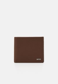 Unselected, medium brown
