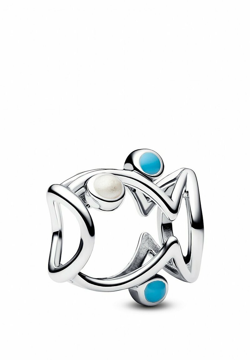 Anello in argento con design a pesce, arricchito da due accenti circolari: uno bianco e uno turchese. Finitura liscia, linee eleganti e struttura aperta.