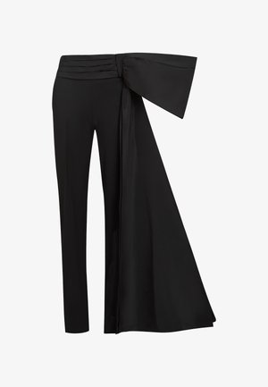 Pantalons noirs avec un large détail de ceinture drapée à la taille. Tissu lisse, coupe droite et taille plissée.